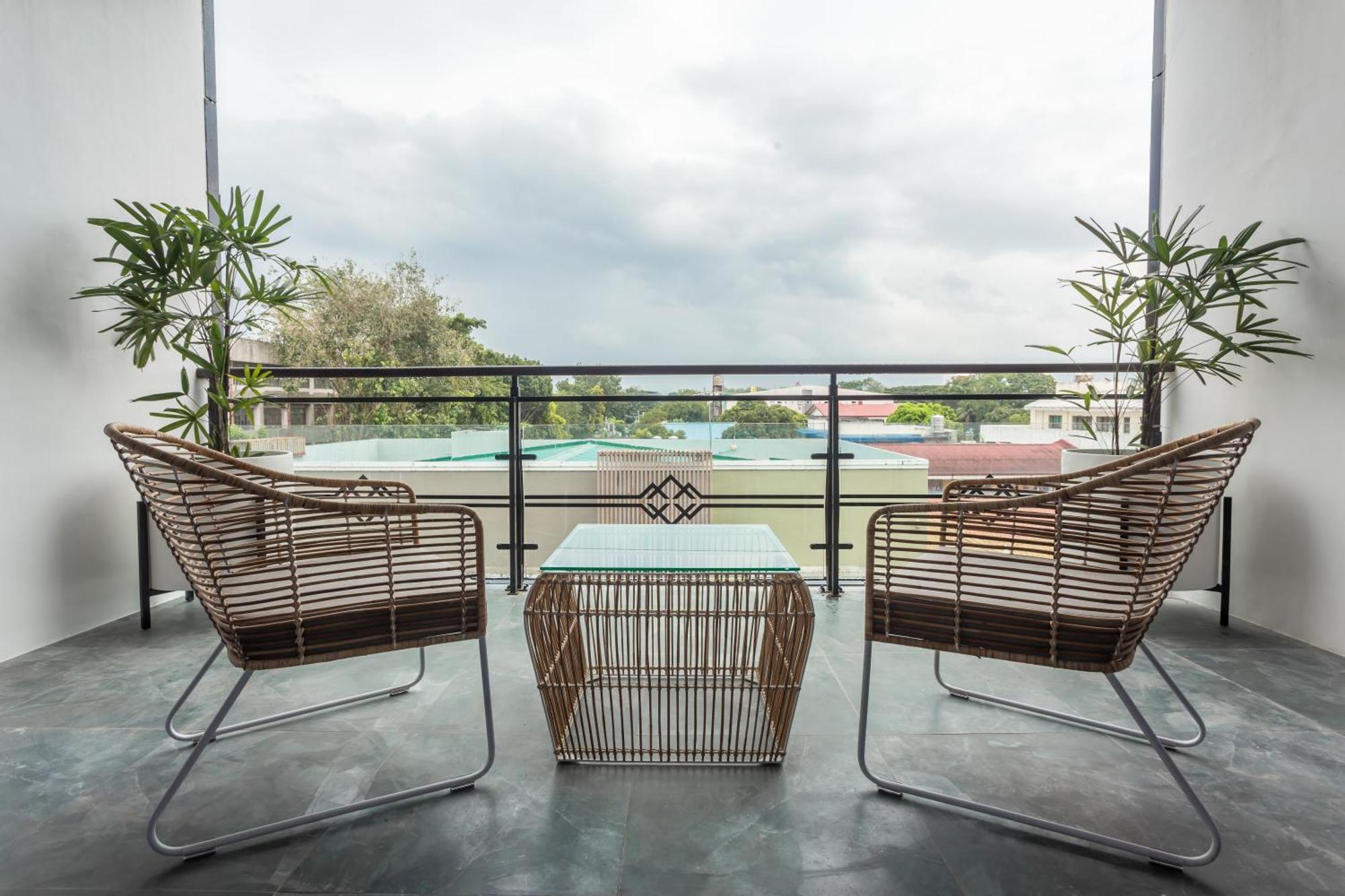 Stonehill Suites Bacolod Exterior foto
