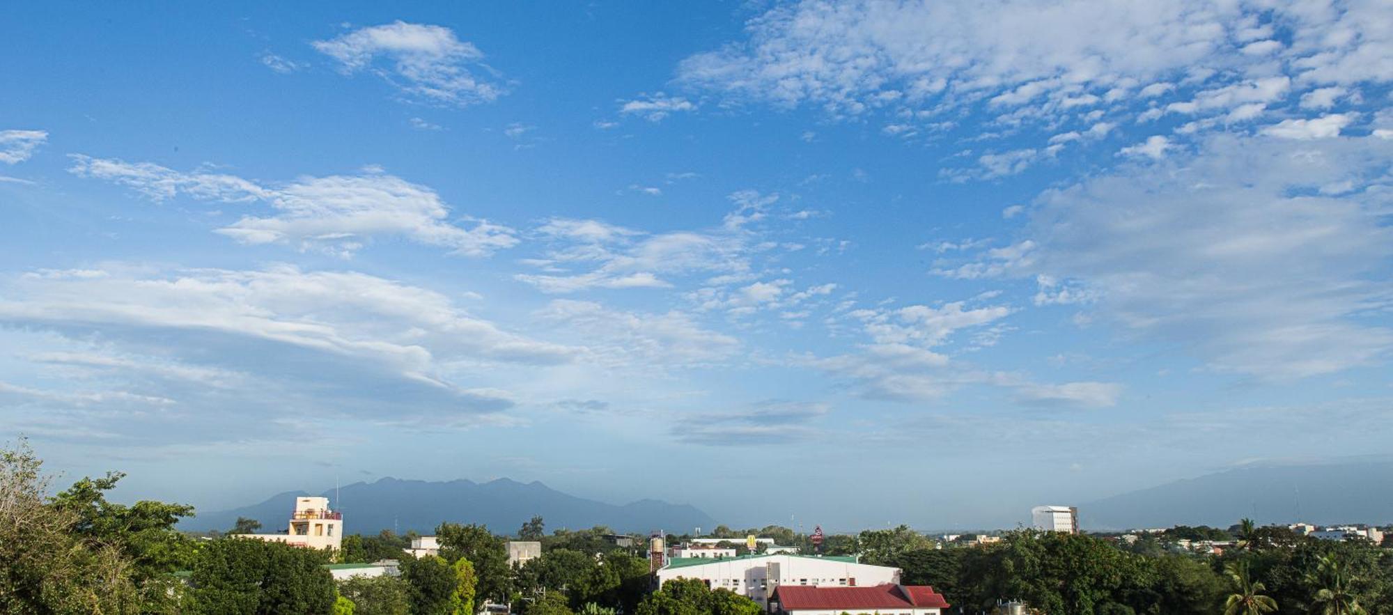 Stonehill Suites Bacolod Exterior foto